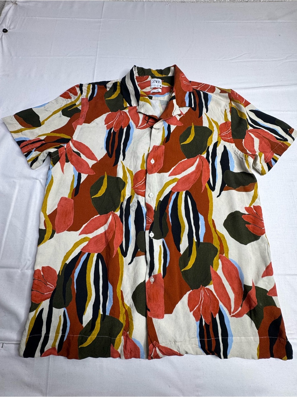 Zara Multi-Color Leaf-Print Short Sleeve Button-Up Shirt